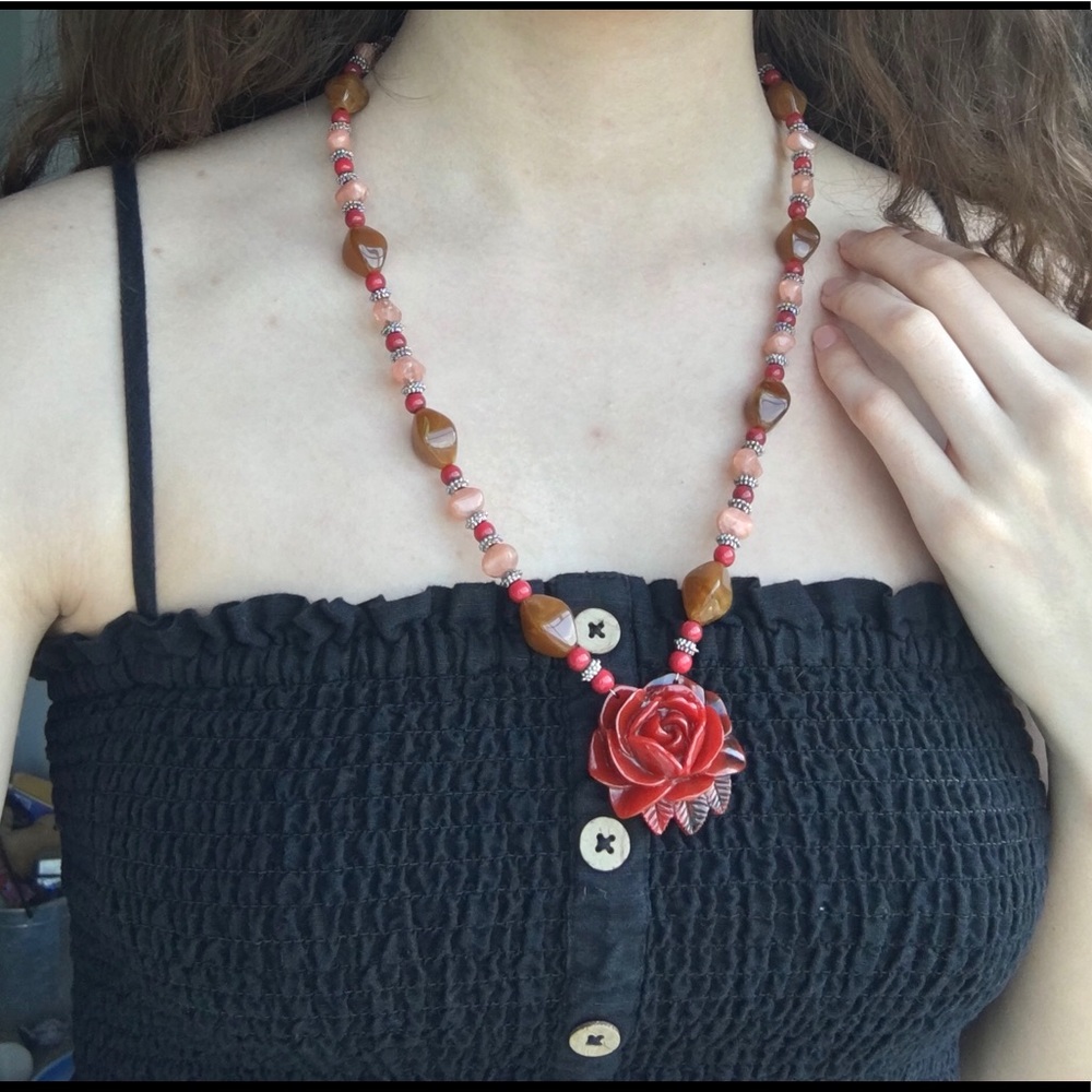 BEADED ROSE NECKLACE 🌹